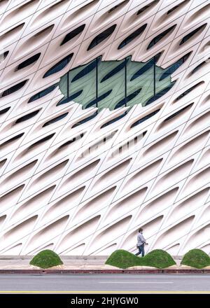 Los Angeles, CA, USA - 31 gennaio 2022 - un primo piano esterno del Broad Museum nel centro di Los Angeles, CA. Foto Stock