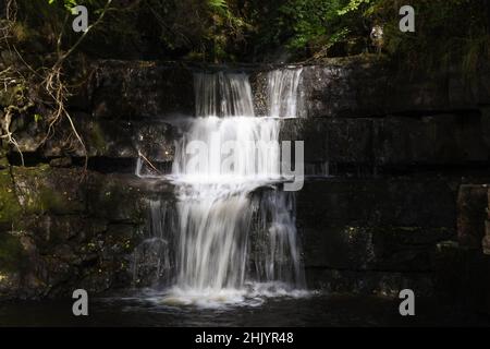 Piccola cascata vicino alla Summerhill Force Foto Stock