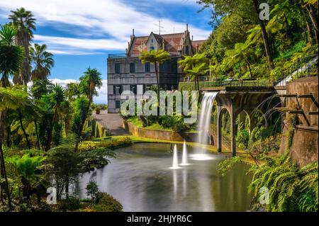Fontana nel giardino del Monte Palace situato a Funchal, isola di Madeira, Portogallo Foto Stock