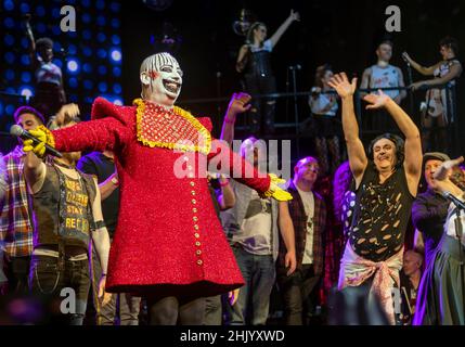 Spettacoli PIC: Boy George ha chiuso un trionfante ritorno dei suoi spettacoli musicali Taboo al London Palladium la scorsa notte. Ci sono stato due notti per la BE Foto Stock