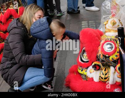 Chinatown, Londra, Regno Unito. 1st Feb 2022. Capodanno cinese a Chinatown di Londra. Credit: Matthew Chattle/Alamy Live News Foto Stock