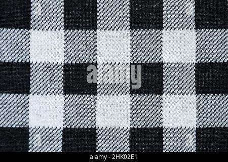 materiale in maglia a scacchi bianco e nero per primo piano in tessuto monocromatico Foto Stock
