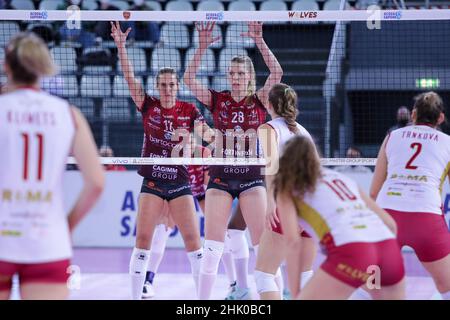 Pala EUR, Roma, Italia, 30 gennaio 2022, Helena Havelkova (Perugia) e Christina Bauer (Perugia) durante l'acqua&Sapone Roma Volley Club vs Bartoccini Foto Stock