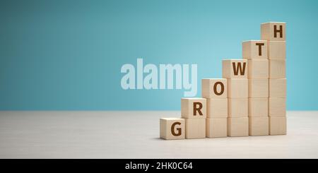 Cubi di legno impilati l'uno sull'altro in pile crescenti. La parola 'growth' stampata sui cubi superiori. Concetto di crescita. Foto Stock