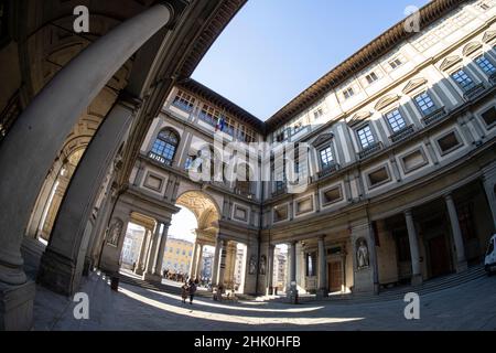 Firenze, Italia. Gennaio 2022. Vista fisheye del Palazzo uffizi nel centro storico della città Foto Stock