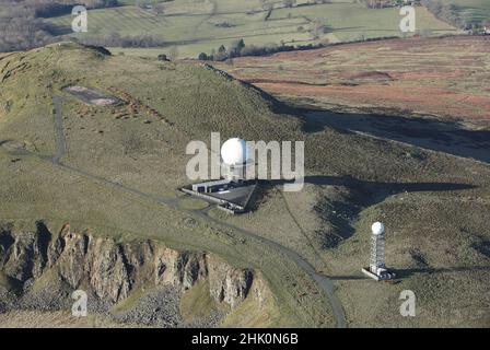 Vista aerea del radar di Clee Hill e stazione meteorologica sul piano alto di Shropshire, Regno Unito Foto Stock