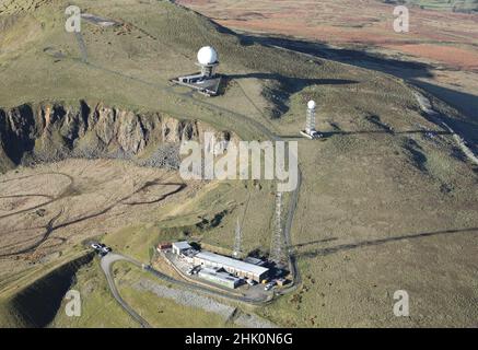 Vista aerea del radar di Clee Hill e stazione meteorologica sul piano alto di Shropshire, Regno Unito Foto Stock