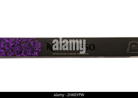 Scatola di capsule di caffè Nespresso aspirazione Italiana Firenze Arpeggio intenso su sfondo bianco - caffè intenso e cremoso Foto Stock