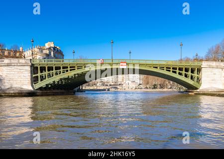 Parigi, panorama del ponte Sully sulla ile de la Cite, vista sulla Senna Foto Stock