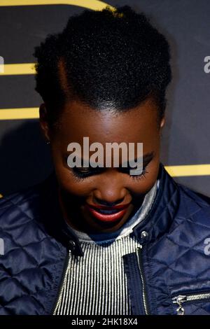 L'attrice Lupita Nyong'o, (L), l'attore Oscar Isaac, (C), e il produttore Kathleen Kennedy posano insieme per i fotografi ad un evento di fan per promuovere Star Wars: The Force Awakens, all'Antara Fashion Mall di Città del Messico, martedì 8 dicembre 2015. Foto: ©Francisco Morales/DAMMPHOTO/NortePhoto Foto Stock