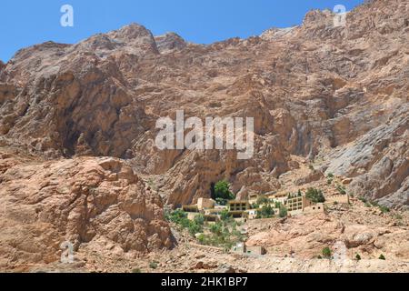 Chak Chak-Ardakan Zorastrian Santuario, luogo santo per Zoroastrians, villaggio di montagna in Iran Foto Stock