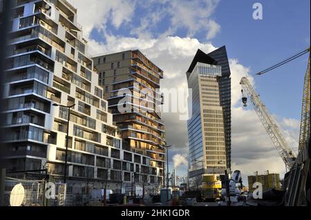 FRANCIA. PARIGI (75) 13TH DISTRETTO. LA ZAC MASSENA-BRUNESEAU. NEL MEZZO, LA TORRE CASA, EDILIZIA SOCIALE , COSTRUITA DAL GRUPPO BOUYGUES. A DESTRA, IL DUO Foto Stock