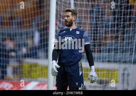 1st febbraio 2022; Dens Park, Dundee, Scozia: Scottish Premiership Football, Dundee Versus Dundee United; il portiere di Dundee Adam Legzdins durante il riscaldamento prima della partita Foto Stock