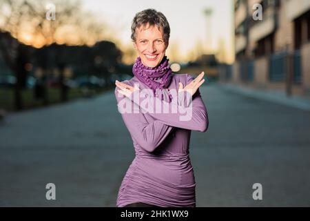 infrangete il simbolo della tendenza della giornata internazionale della donna. orgoglio multiculturale e diversionale Foto Stock