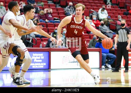 31 gennaio 2022: La guardia Colgate Raiders Ryan Moffatt (4) guida al basket contro i Lafayette Leopardi durante la prima metà di una partita di pallacanestro NCAA il 31 gennaio 2022 al Kirby Sports Center di Easton, Pennsylvania. Colgate sconfisse Lafayette dal 72 al 61. Rich Barnes/CSM Foto Stock