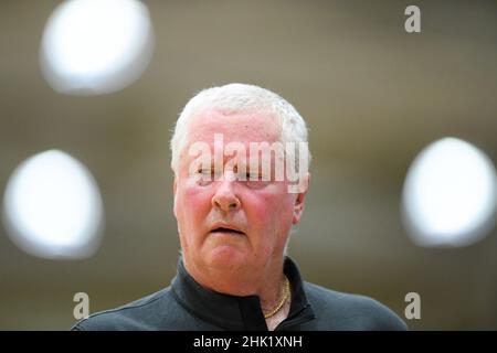 31 gennaio 2022: Il capo allenatore di Lafayette Leopardi Fran o'Hanlon reagisce a un appello contro i Colgate Raiders durante la prima metà di una partita di pallacanestro NCAA il 31 gennaio 2022 presso il Kirby Sports Center di Easton, Pennsylvania. Colgate sconfisse Lafayette dal 72 al 61. Rich Barnes/CSM Foto Stock