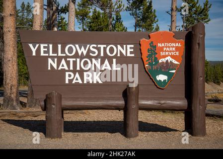 Cartello all'ingresso sud del parco nazionale di Yellowstone, Wyoming. Foto Stock