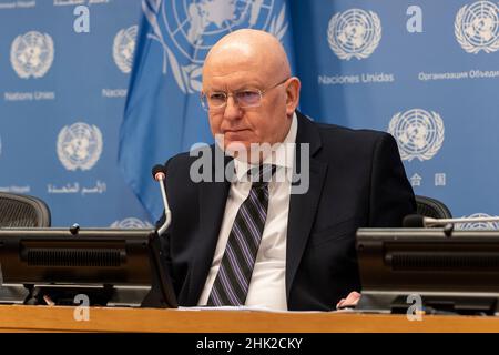 New York, New York, Stati Uniti. 1st Feb 2022. Comunicato stampa dell'Ambasciatore Vasily Nebenzia, Rappresentante permanente della Federazione Russa e Presidente del Consiglio di sicurezza per il mese di febbraio presso la sede delle Nazioni Unite. Ha presentato un programma provvisorio di lavoro per il Consiglio di sicurezza per il mese di febbraio e ha risposto alle domande dei corrispondenti della stampa. (Credit Image: © Lev Radin/Pacific Press via ZUMA Press Wire) Foto Stock