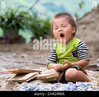 Vietnam. Bimbo che sbava. Foto Stock