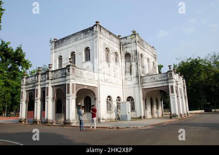 Edificio del museo della salute, situato nel complesso di Sayaji Bag, conosciuto anche come Kamati Bag, Vadodara, Gujarat, India Foto Stock