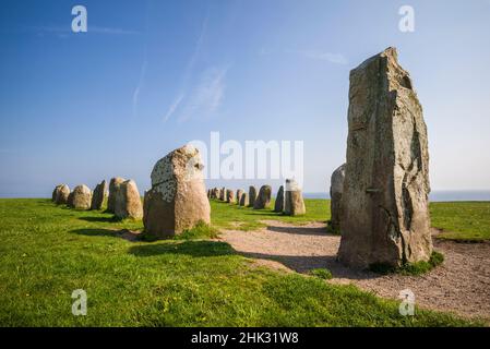 Svezia meridionale, Kaseberga, Ales Stenar, Ale's Stones, sito rituale dei primi popoli, 600 d.C. Foto Stock