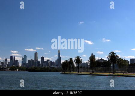 Skyline di Melbourne visto da Albert Park Melbourne, Australia Foto Stock