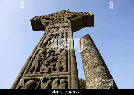 Muiredach-Kreuz, Cros Mhuireadaugh, Keltenkreuz, Rundturm, Hochkreuz Kreuz von Muiredach, Mainistir Bhuithe, Monasterboice, eine Klosterruine der Iros Foto Stock