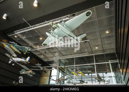 Svezia, Linkoping, Flygvapen Museum, Swedish Air Force Museum, ingresso con modelli di velivoli Foto Stock