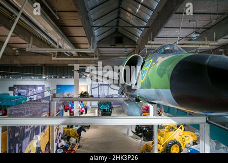 Svezia, Vastragotland e Bohuslan, Goteborg, il Museo Volvo, esposizione di SAAB J-35 Draken velivolo con motore Volvo jet Foto Stock