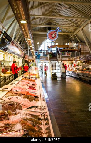 Svezia, Vastragotland e Bohuslan, Gothenburg, Feskekorka, mercato del pesce sala, soprannominata la chiesa del pesce, interno Foto Stock