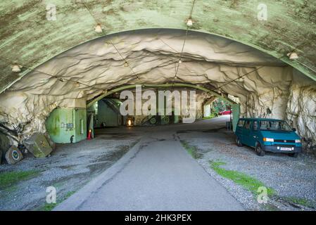 Svezia, Vastragotland e Bohuslan, Goteborg, l'Aeroseum, ex base di caccia a getto sotterranea costruita durante la Guerra fredda sotto la roccia, ingresso Foto Stock