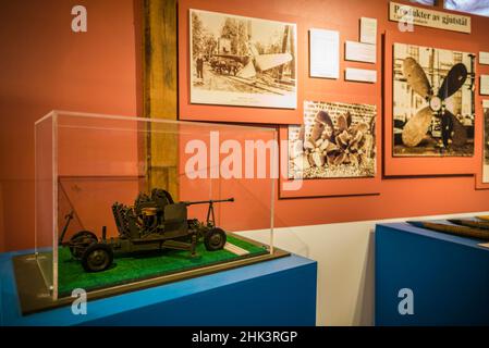 Svezia, Varmland, Karlskoga, Bofors Gun Works, di proprietà di Alfred Nobel, modello del famoso Bofors Gun del WW2 Foto Stock