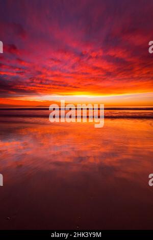 Tramonto su isole del Canale da Ventura State Beach, Ventura, California USA Foto Stock