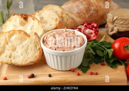 Concetto di cibo gustoso con il patè, primo piano Foto Stock