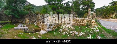 Rovine di Olympos (Olympus) Antica Cİty. Spiaggia Cirali. Antalya, Turchia. Viaggi e turismo di fondo. Foto Stock