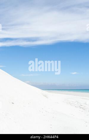 Spiaggia di sabbia bianca. Spiaggia di Tressness sull'isola di Sanday, Orkney, Scozia, Regno Unito Foto Stock