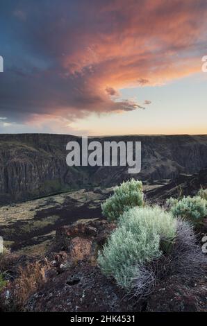 USA, Oregon. Tramonto sul canyon del fiume Owyhee. Foto Stock