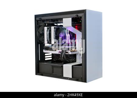 Aprire il PC desktop su modifica versione raffreddamento e l'illuminazione LED RGB mostra lo stato di funzionamento, isolato su sfondo bianco Foto Stock