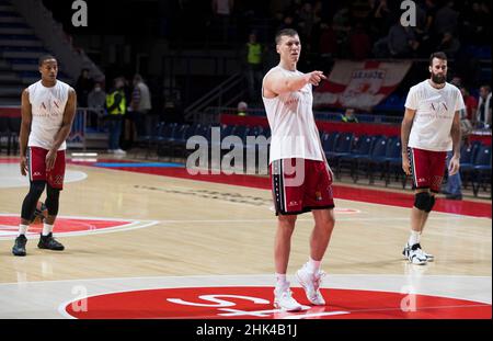 Belgrado, Serbia, 1st febbraio 2022. Kaleb Tarczewski di AX Armani Exchange Milano gesti durante la partita Turkish Airlines Eurolega tra Crvena Zvezda mts Belgrado / AX Armani Exchange Milano a Belgrado, Serbia. Febbraio 1, 2022. Credit: Nikola Krstic/Alamy Foto Stock