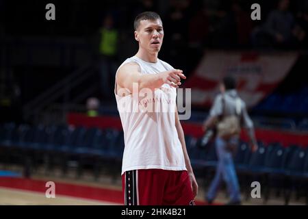 Belgrado, Serbia, 1st febbraio 2022. Kaleb Tarczewski di AX Armani Exchange Milano gesti durante la partita Turkish Airlines Eurolega tra Crvena Zvezda mts Belgrado / AX Armani Exchange Milano a Belgrado, Serbia. Febbraio 1, 2022. Credit: Nikola Krstic/Alamy Foto Stock