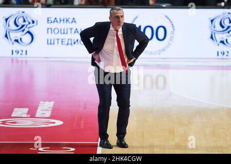 Belgrado, Serbia, 1st febbraio 2022. Il capo allenatore Dejan Radonjic gesti durante la partita Turkish Airlines Eurolega tra Crvena Zvezda mts Belgrado / AX Armani Exchange Milano a Belgrado, Serbia. Febbraio 1, 2022. Credit: Nikola Krstic/Alamy Foto Stock