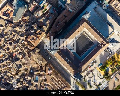 Vista dall'alto del famoso palazzo Alcazar nella città medievale di Toledo in Spagna Foto Stock