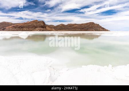 Le saline vicino a Coqueza, una piccola cittadina vicino al Vulcano Thunupa, Salar de Uyuni, Provincia Daniel Campos, Bolivia, Sud America Foto Stock