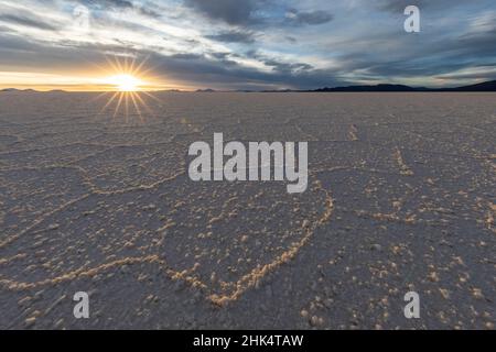 Le saline vicino a Coqueza, una piccola cittadina vicino al Vulcano Thunupa, Salar de Uyuni, Provincia Daniel Campos, Bolivia, Sud America Foto Stock