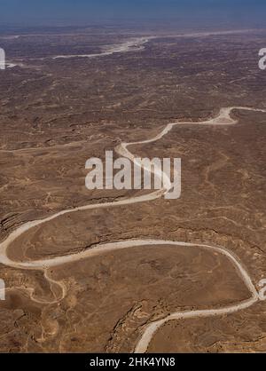 Antenna di canyon secchi nel sud di Rub al Khali, Salalah, Oman, Medio Oriente Foto Stock