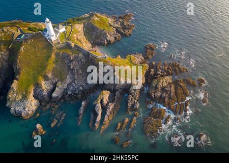 Vista aerea del punto di partenza e del faro, South Hams, Devon, Inghilterra, Regno Unito, Europa Foto Stock