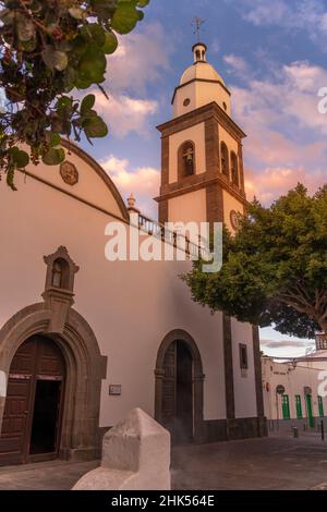 Vista della Chiesa di Obispado Diocesis de Canarias, Arrecife, Lanzarote, Isole Canarie, Spagna, Atlantico, Europa Foto Stock