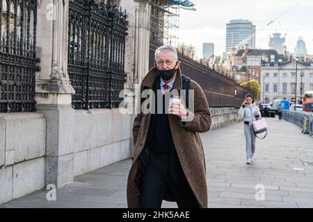 WESTMINSTER LONDRA, REGNO UNITO. 2 Febbraio, 2022. Hilary Benn, membro laburista del Parlamento di Leeds Central arriva al parlamento di Westminster. Credit: amer Ghazzal/Alamy Live News Foto Stock