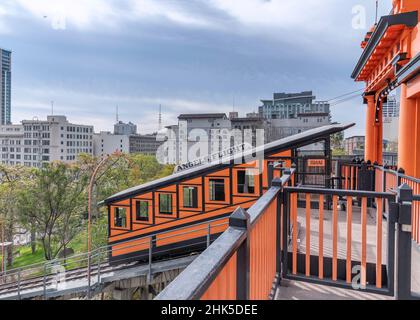 Los Angeles, CA, Stati Uniti d'America - 31 gennaio 2022 - Ferrovia funicolare storica di volo Angels nel distretto di Bunker Hill nel centro di Los Angeles, CA. Foto Stock