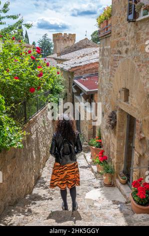 Monticchiello (Italia) - il meraviglioso borgo medievale ed artistico della Toscana, nel comune di Pienza, sito patrimonio dell'umanità dell'UNESCO della Val d'Orcia, in primavera Foto Stock